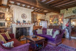 Noble MANSARD MAISON avec maison d'amie, granges et écuries, niché dans une campagne exquise