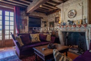 Noble MANSARD MAISON avec maison d'amie, granges et écuries, niché dans une campagne exquise