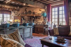 Noble MANSARD MAISON avec maison d'amie, granges et écuries, niché dans une campagne exquise