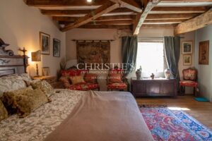 Noble MANSARD MAISON avec maison d'amie, granges et écuries, niché dans une campagne exquise