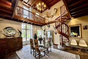 Exclusif : Élégant manoir du XVIIIe siècle avec jardin d’exception à 5 minutes de Saintes