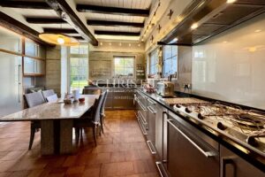 Exclusif : Élégant manoir du XVIIIe siècle avec jardin d’exception à 5 minutes de Saintes