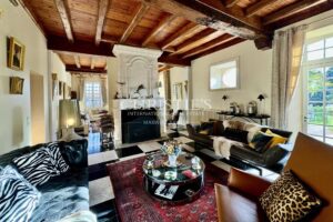 Exclusif : Élégant manoir du XVIIIe siècle avec jardin d’exception à 5 minutes de Saintes