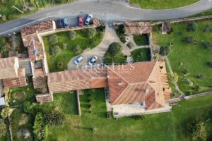 Exclusif : Élégant manoir du XVIIIe siècle avec jardin d’exception à 5 minutes de Saintes