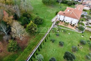 Exclusif : Élégant manoir du XVIIIe siècle avec jardin d’exception à 5 minutes de Saintes