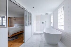 Bordeaux / Large flat in the heart of the historic centre