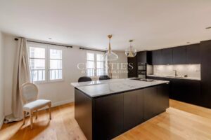 Bordeaux / Large flat in the heart of the historic centre