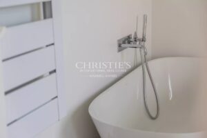 Élégante maison bourgeoise avec jardin et terrasse panoramique