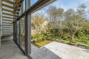 Élégante maison bourgeoise avec jardin et terrasse panoramique