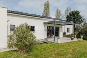 A contemporary retreat with a breathtaking view