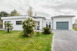 Camblanes – Élégante maison contemporaine avec vue dominante