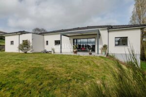 Camblanes – Élégante maison contemporaine avec vue dominante