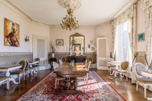 Château hôtelier et touristique à 40 min de Bordeaux.