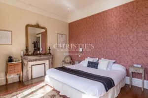 Château hôtelier et touristique à 40 min de Bordeaux.