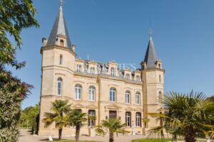 Château hôtelier et touristique à 40 min de Bordeaux.