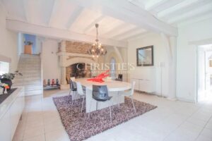 Deux magnifiques maisons perchées sur une colline, avec piscine, près d'Agen