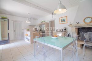 Deux magnifiques maisons perchées sur une colline, avec piscine, près d'Agen