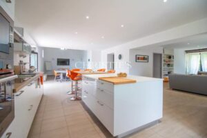 Deux magnifiques maisons perchées sur une colline, avec piscine, près d'Agen