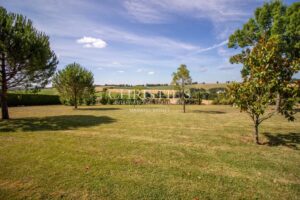 Deux magnifiques maisons perchées sur une colline, avec piscine, près d'Agen