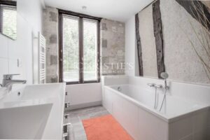 Deux magnifiques maisons perchées sur une colline, avec piscine, près d'Agen