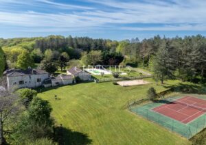 Un Domaine d'Exception aux Multiples Résidences au Cœur de la Nouvelle-Aquitaine