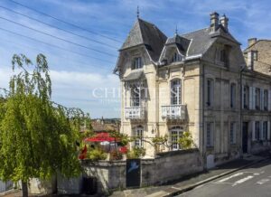 Magnificent Art Nouveau villa in the center of Angoulême.