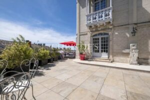 Magnificent Art Nouveau villa in the center of Angoulême.