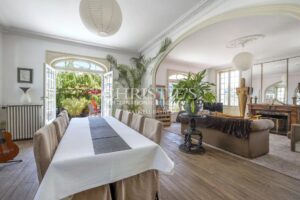 Magnificent Art Nouveau villa in the center of Angoulême.