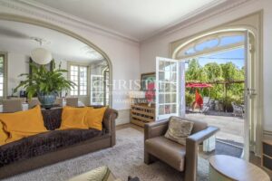 Magnificent Art Nouveau villa in the center of Angoulême.