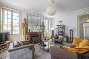 Magnificent Art Nouveau villa in the center of Angoulême.