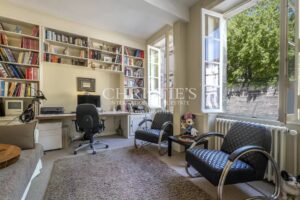 Magnificent Art Nouveau villa in the center of Angoulême.