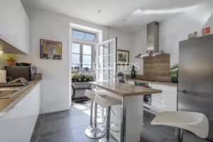 Magnificent Art Nouveau villa in the center of Angoulême.