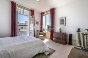 Magnificent Art Nouveau villa in the center of Angoulême.