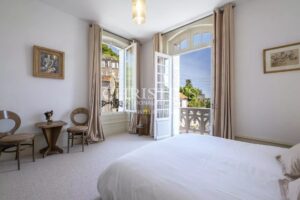 Magnificent Art Nouveau villa in the center of Angoulême.