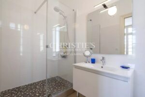 Magnificent Art Nouveau villa in the center of Angoulême.