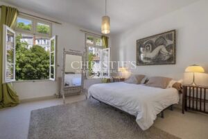 Magnificent Art Nouveau villa in the center of Angoulême.