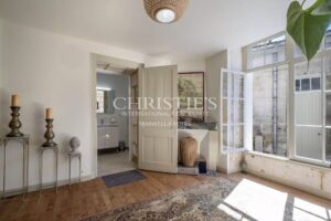 Magnificent Art Nouveau villa in the center of Angoulême.