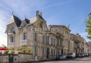 Magnificent Art Nouveau villa in the center of Angoulême.