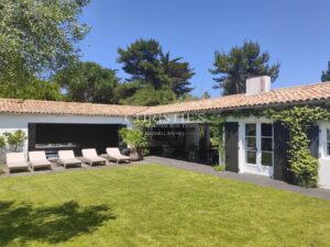 LES PORTES-EN-RE - Villa d'exception, atypique et paysagée entre mer et forêt