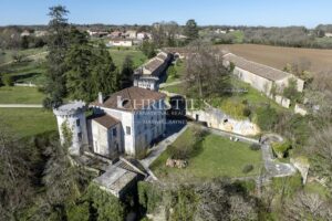 Un château baigné de lumière dans un écrin naturel d’exception – aux portes d’Angoulême