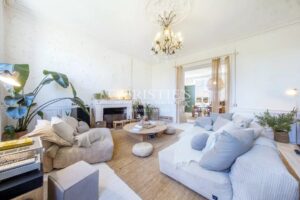 Un château baigné de lumière dans un écrin naturel d’exception – aux portes d’Angoulême