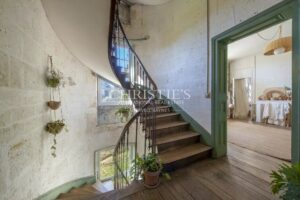 Un château baigné de lumière dans un écrin naturel d’exception – aux portes d’Angoulême