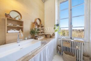 Un château baigné de lumière dans un écrin naturel d’exception – aux portes d’Angoulême