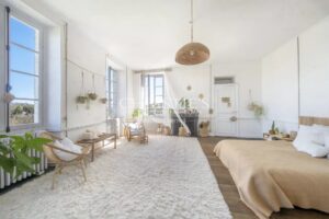 Un château baigné de lumière dans un écrin naturel d’exception – aux portes d’Angoulême