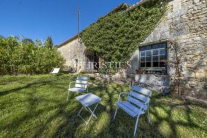 Un château baigné de lumière dans un écrin naturel d’exception – aux portes d’Angoulême