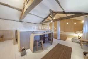 Un château baigné de lumière dans un écrin naturel d’exception – aux portes d’Angoulême