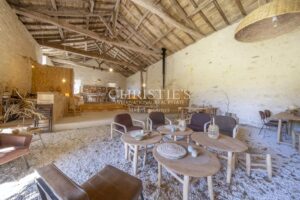 Un château baigné de lumière dans un écrin naturel d’exception – aux portes d’Angoulême