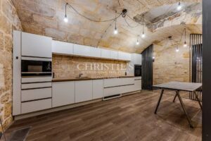 BORDEAUX SAINT-MICHEL - ANCIEN HANGAR RÉNOVÉ PAR ARCHITECTE