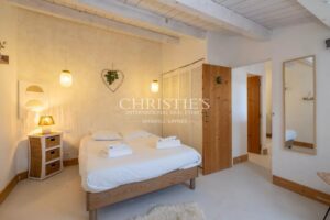 Charmante maison de famille rétaise, au cœur du village