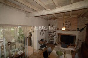 18-hectare estate with dominant views, maison de maitre and gites - great potential !